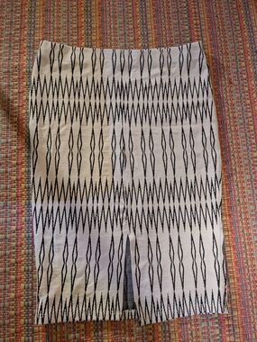 Zara Black and White Geometric Knit Pencil Skirt With Front Slit